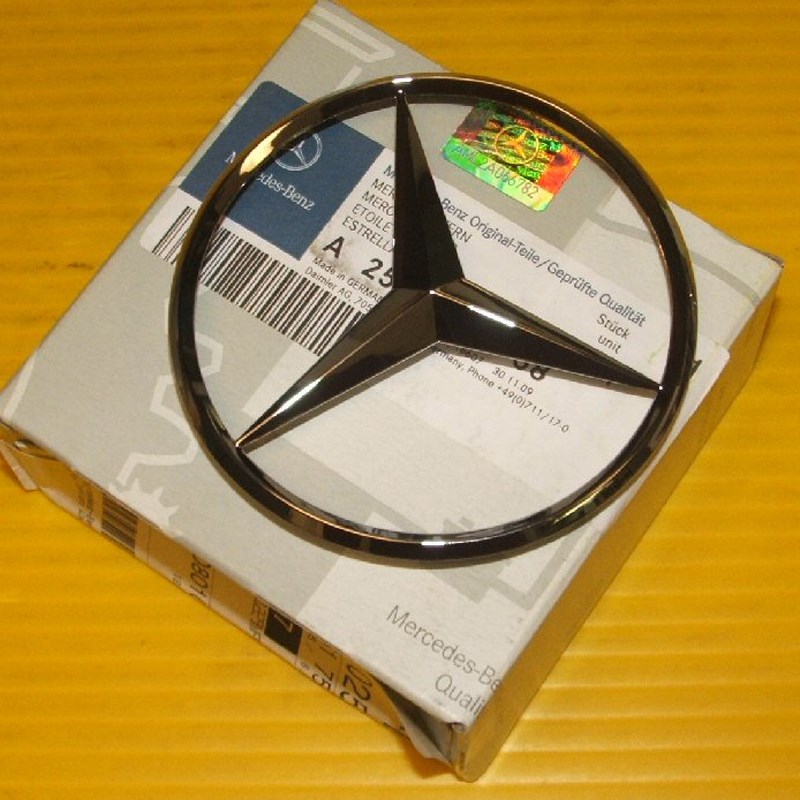 lo go ca po sau xe Mercedes
