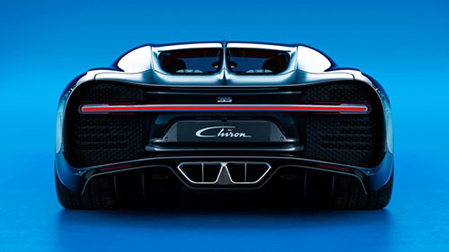 siêu xe nhanh nhất thế giới Bugatti Chiron với đèn hậu dẹt trải dài từ trái qua phải
