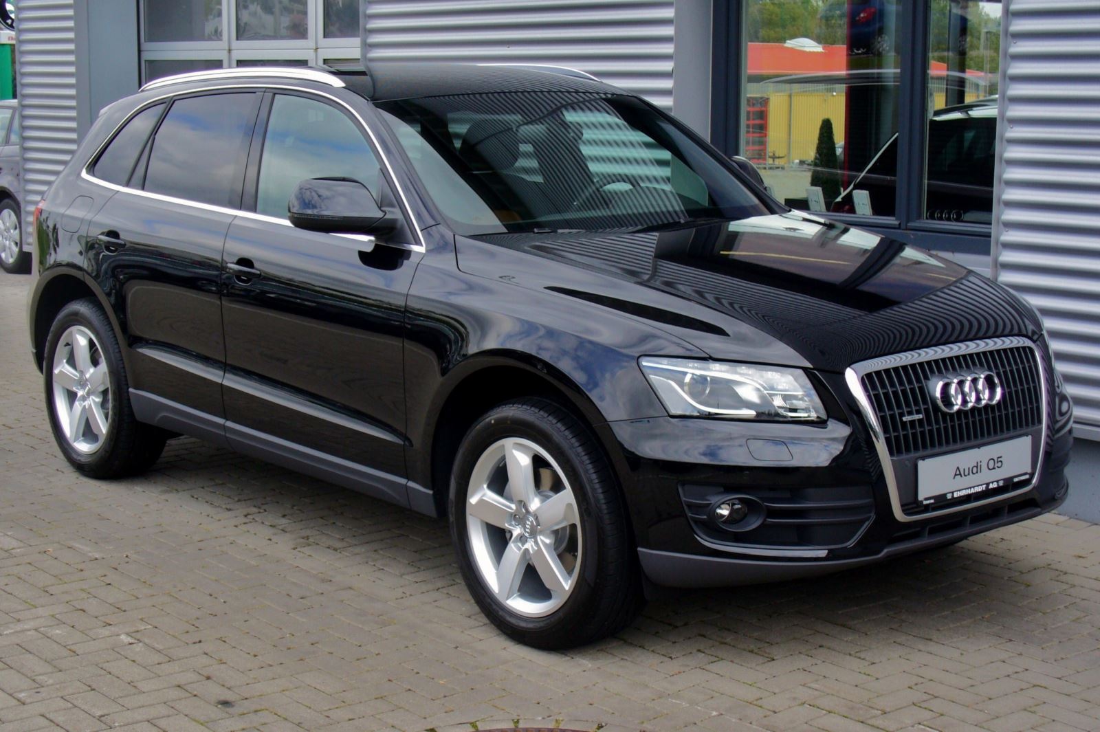 Tấm chắn gầm máy trước phải xe Audi Q5 2.0 Quattro