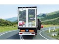 Khi chạy gần các xe tải bạn hãy chú ý và cẩn thận