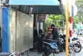 Nhà chờ xe bus chung với xe ôm tại Hà Nội