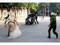 Cảnh sát giao thông xứ Thanh chế súng bắn lưới "hạ" quái xế
