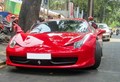 Siêu xe Ferrari 15 tỷ đồng của đại gia Sài Gòn xuống phố