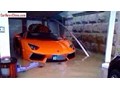 Nước lũ làm Lamborghini Aventador Roadster ngập trong nước