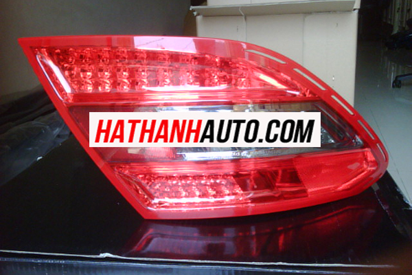 Đen hau phai xe Mercedes C300 đoi 2007-2011 chinh hang