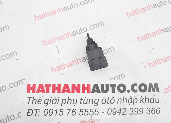 Công tắc chân phanh xe Audi Q7, A2, A3, TT, R8 - 1J0945511D