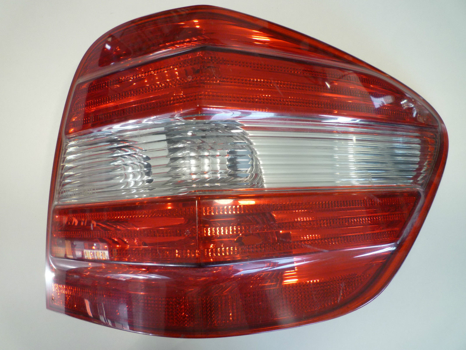 Đèn hậu trái xe Mercedes ML350 năm 2005 - 2011 - 1648200264