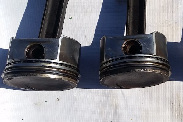 Bộ pistong + xéc măng xe Mercedes C200 năm 1998 - 111030351854