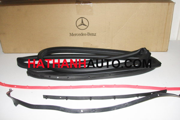 Gioang canh cua sau phai o to Mercedes C180K WDB203