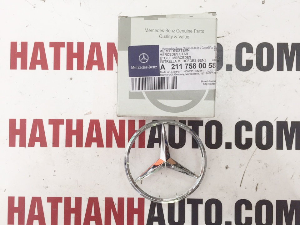 Lô gô cốp sau xe Mercedes E200 W211 - 2117580058