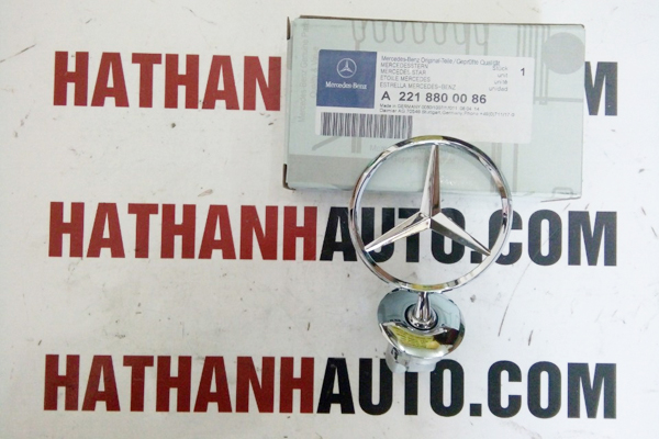 Lô gô nắp ca pô trước xe Mercedes C250 - 2218800086