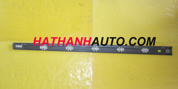 Nep cua truoc phai xe Mercedes E280 đoi 2010