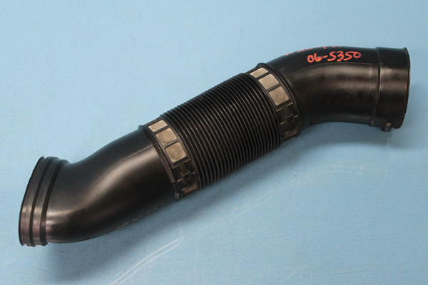Ống gió động cơ trái xe Mercedes E240 năm 2004-2005 - 1120943682