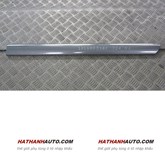 Nẹp cánh cửa sau trái xe Mercedes C200 WDB202